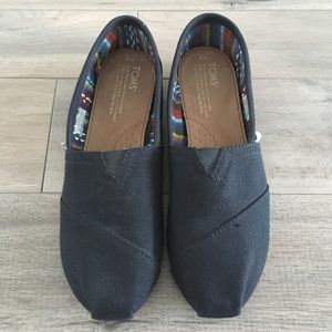 Toms Shoes